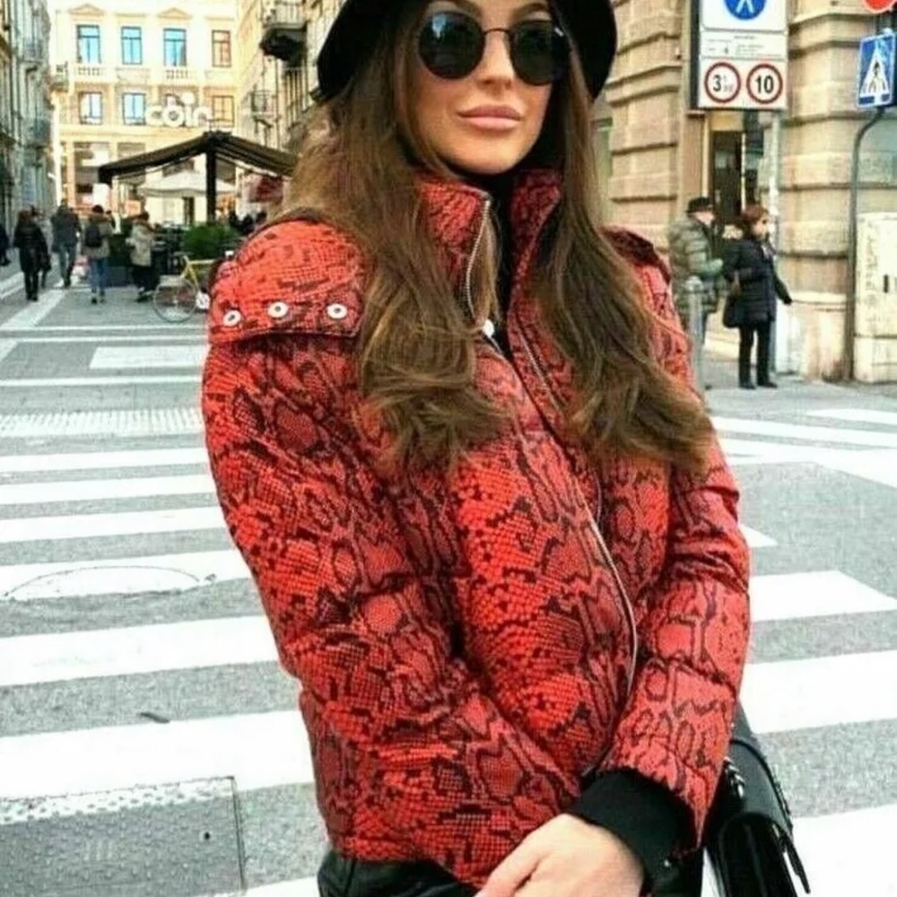 New w/o Tag Zara Snake Print Puffer Jacket With Hood Size XLarge Ref 4968 020